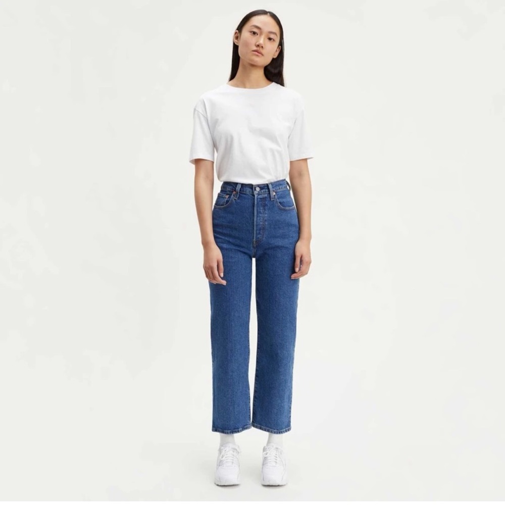 EUC Levi’s Ribcage Straight Ankle in Georgie wash